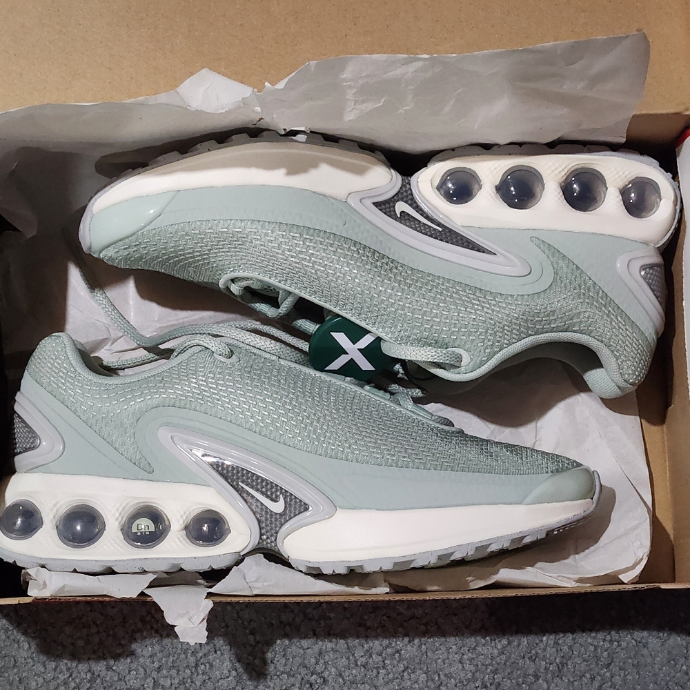 NIKE AIR MAX DN SE WOMENS [HJ9636-001] Size 8 Brand New